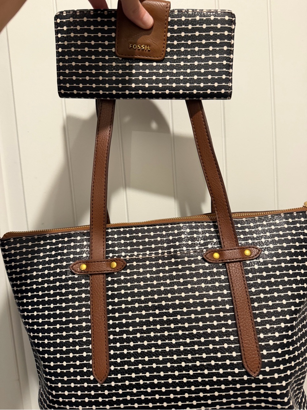 Fossil Black and White Patterned Tote with Brown Trim and Matching Wallet - Picture 3 of 7